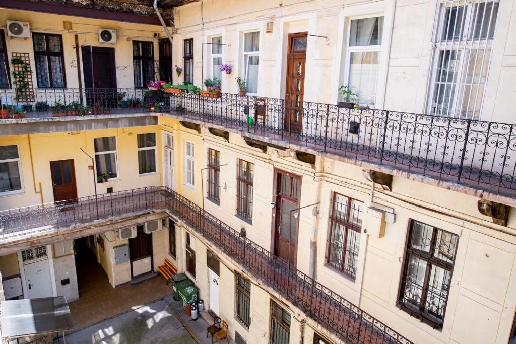 Studio Apartment Next To Famous Party House A38 ブダペスト エクステリア 写真