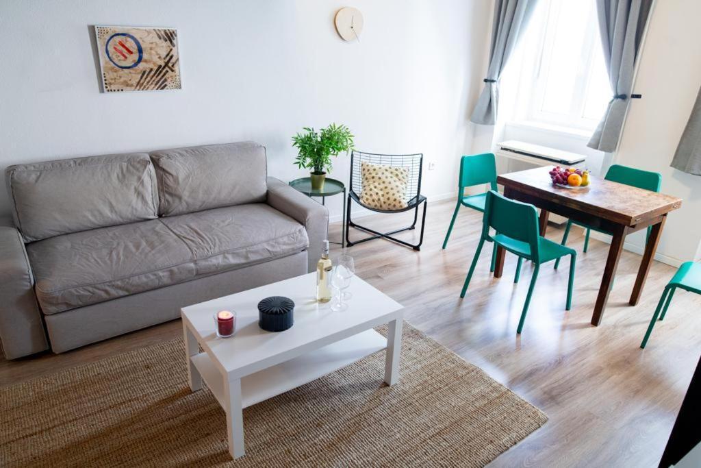 Studio Apartment Next To Famous Party House A38 ブダペスト エクステリア 写真