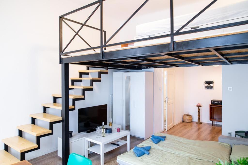 Studio Apartment Next To Famous Party House A38 ブダペスト エクステリア 写真