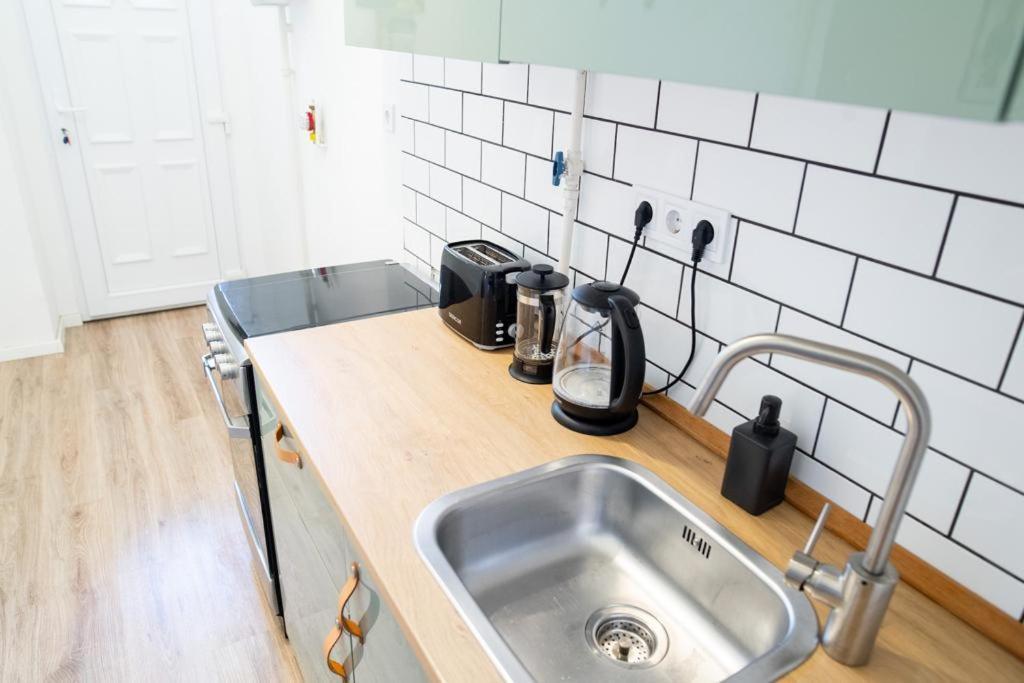 Studio Apartment Next To Famous Party House A38 ブダペスト エクステリア 写真